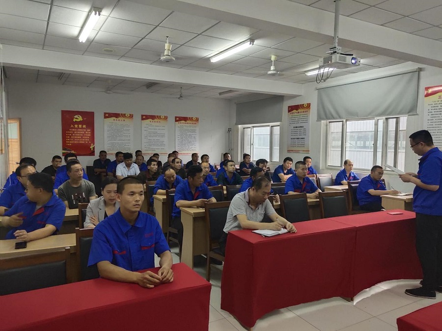 乐鱼官方(中国)总部召开贺增涛同志事迹报告会